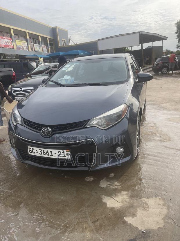 Toyota Corolla LE Premium 4dr Sedan (1.8L 4cyl CVT) 2015 Gray