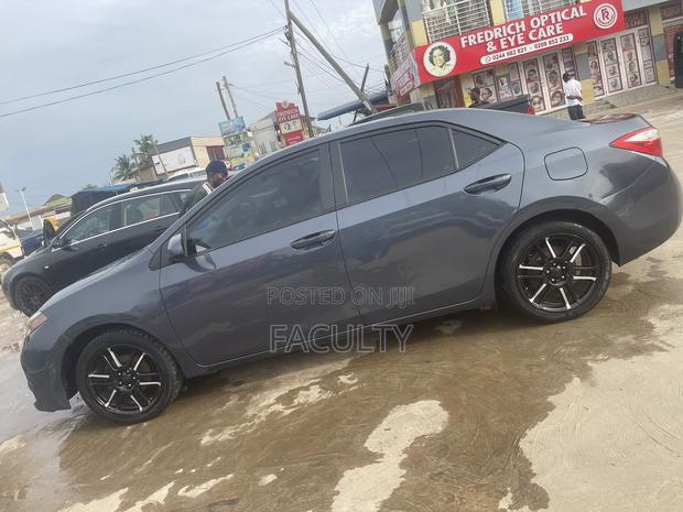 Toyota Corolla LE Premium 4dr Sedan (1.8L 4cyl CVT) 2015 Gray