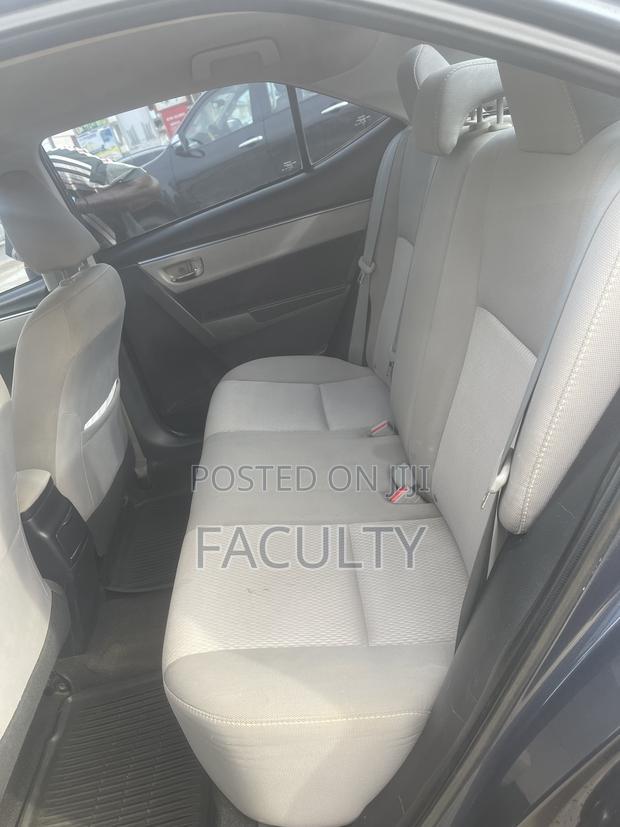 Toyota Corolla LE Premium 4dr Sedan (1.8L 4cyl CVT) 2015 Gray