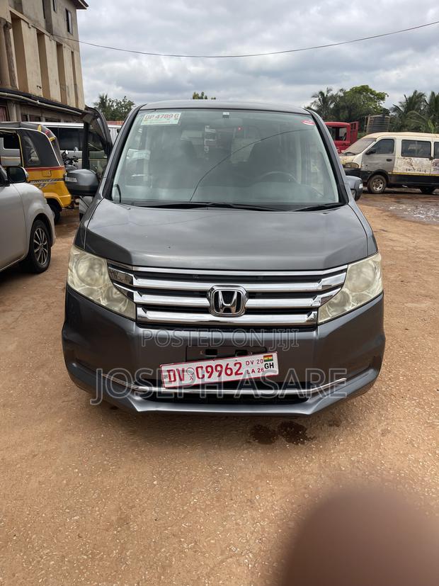 Toyota Voxy 2012 Gray