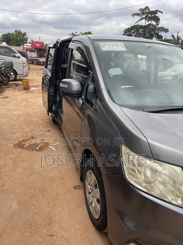 Toyota Voxy 2012 Gray