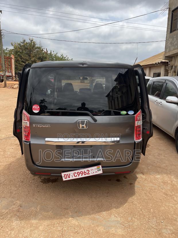 Toyota Voxy 2012 Gray