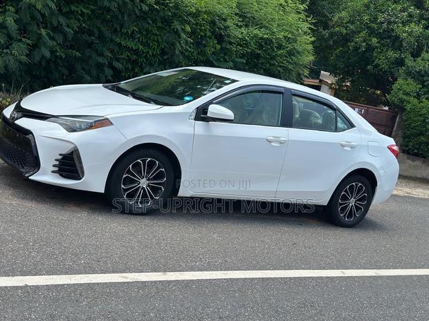 Toyota Corolla 2018 White