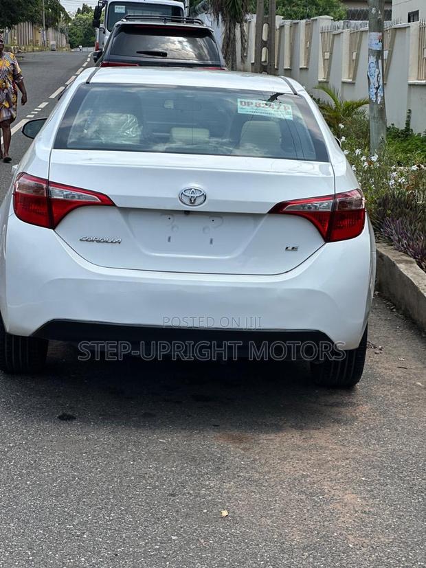 Toyota Corolla 2018 White