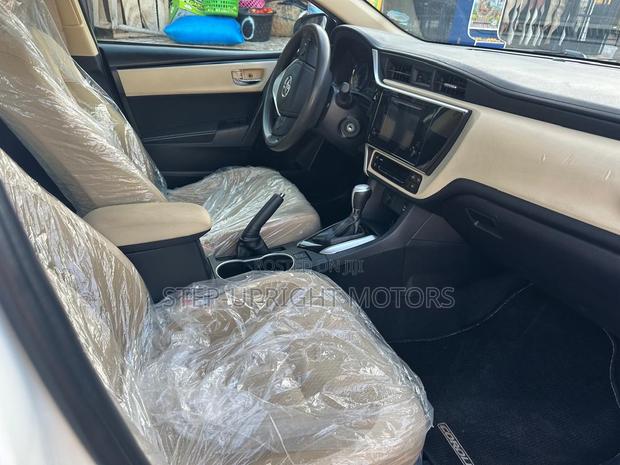Toyota Corolla 2018 White