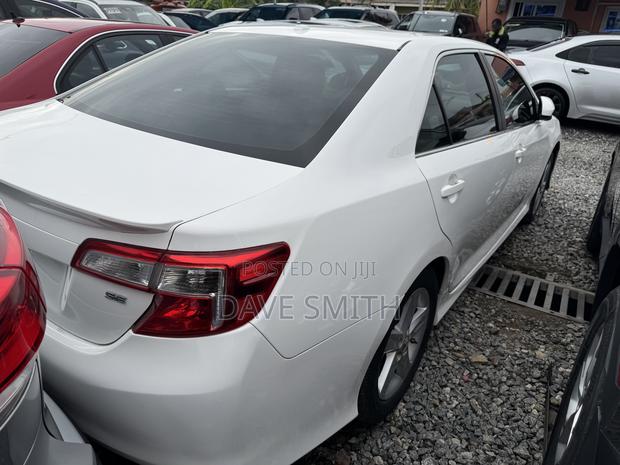 Toyota Camry SE 4dr Sedan (2.5L 4cyl 6A) 2014 White