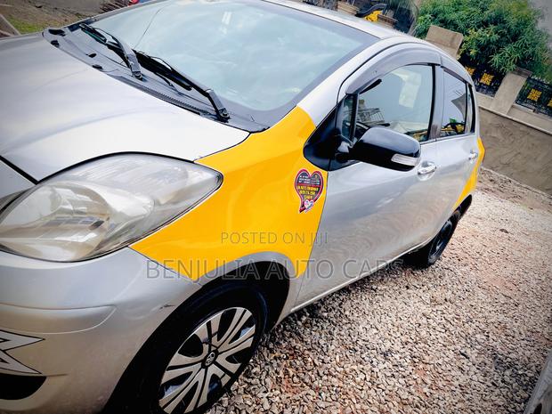 Toyota Vitz 2010 Gray