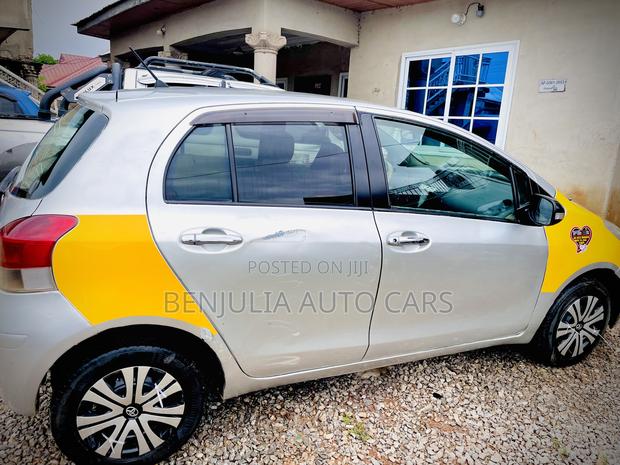 Toyota Vitz 2010 Gray