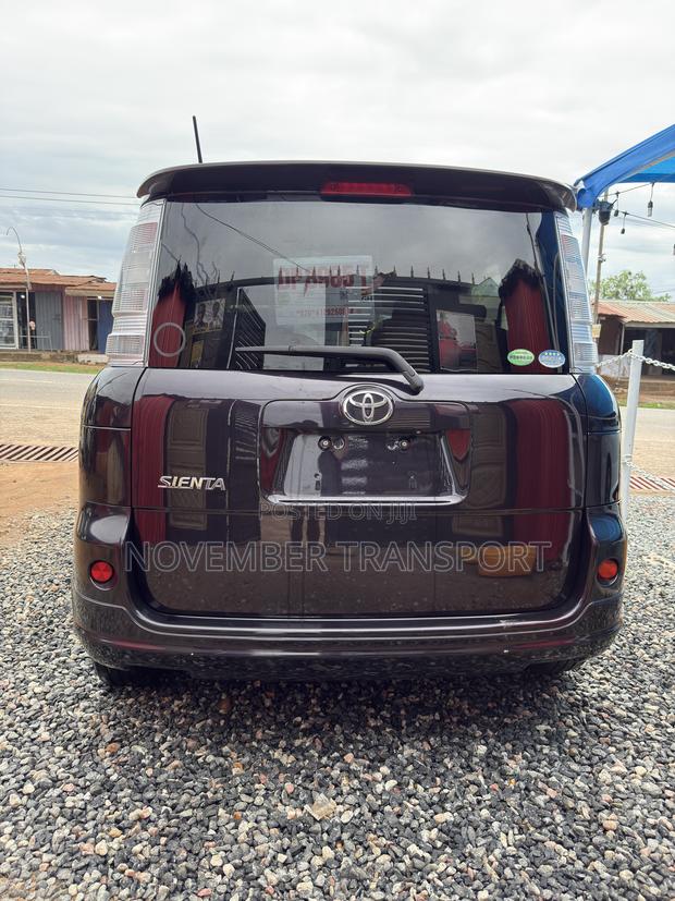 Toyota Sienta 1.5 FWD 2014 Burgundy