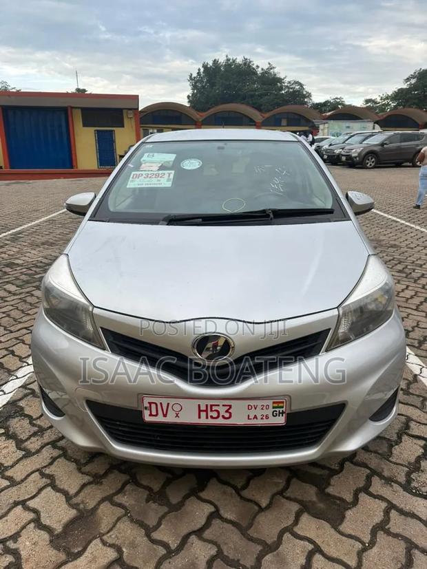 Toyota Vitz 1.3 FWD 5dr 2013 Silver
