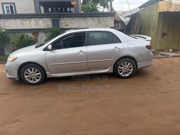 Toyota Corolla 2010 Silver