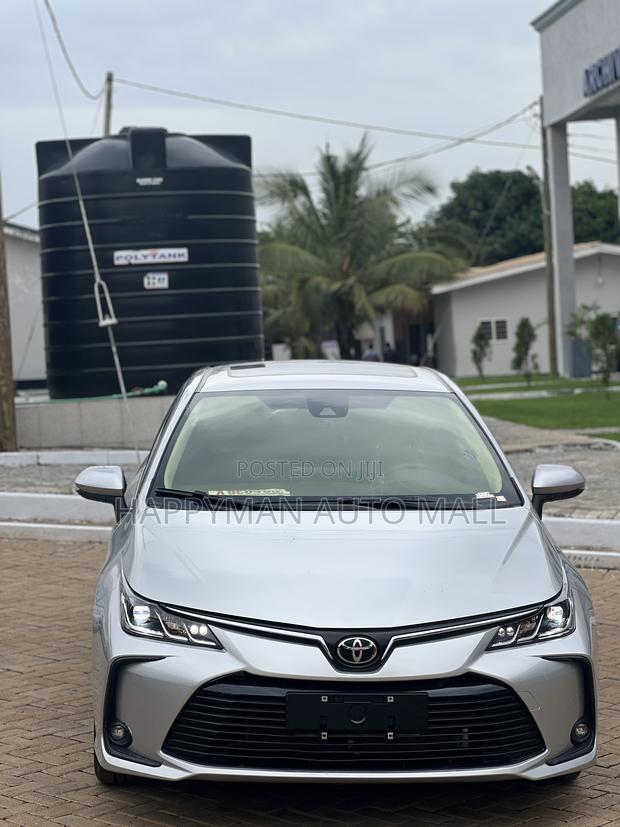 Toyota Corolla 2023 Silver