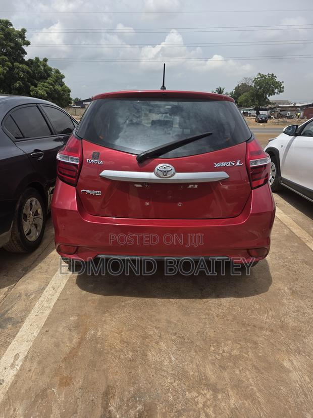 Toyota Yaris 2016 Burgundy