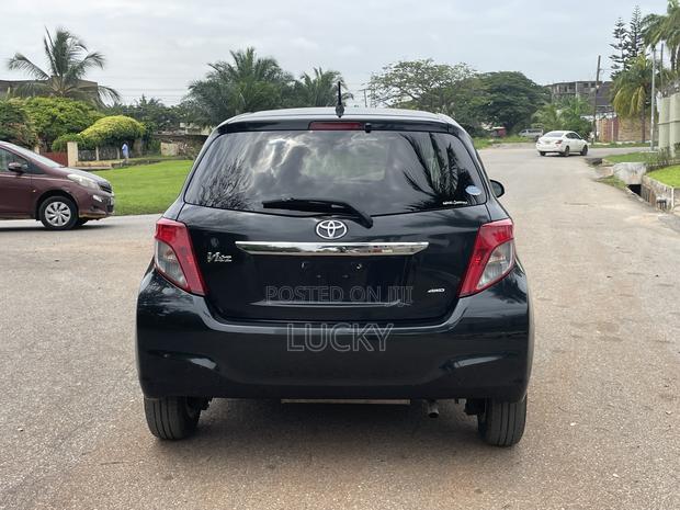 Toyota Vitz 1.3 AWD 5dr 2013 Black