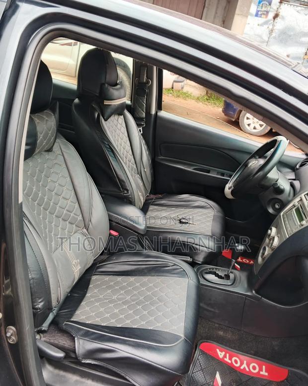 Toyota Yaris Base Sedan 4dr 2010 Black