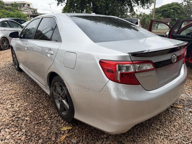 Toyota Camry SE Sport 4dr Sedan (2.5L 4cyl 6A) 2014 Silver