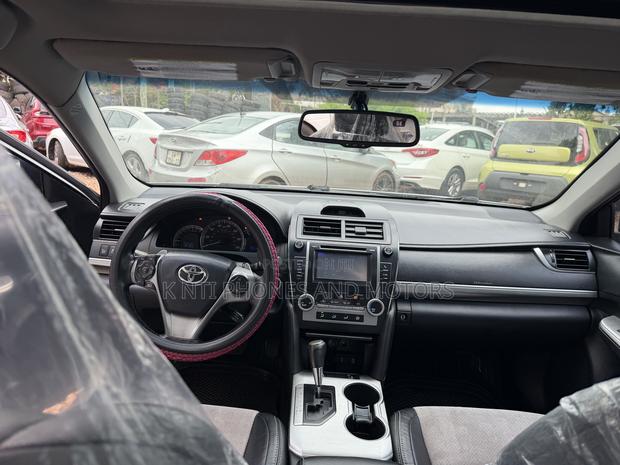 Toyota Camry SE Sport 4dr Sedan (2.5L 4cyl 6A) 2014 Silver