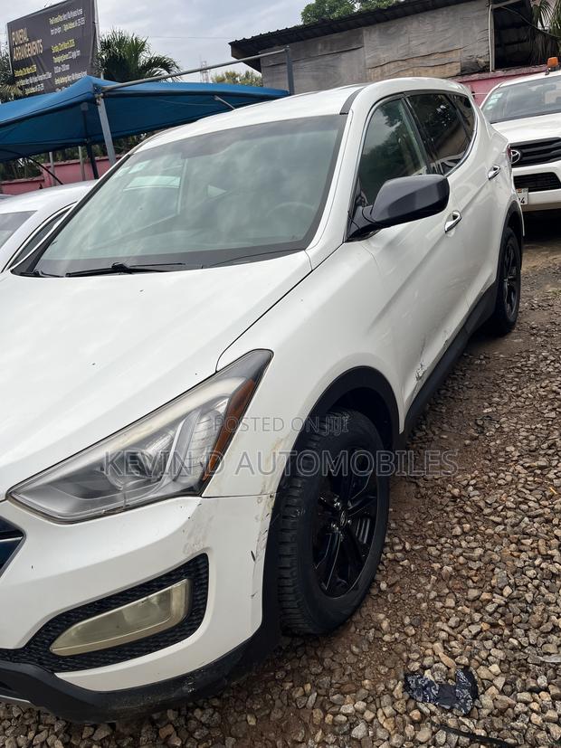 Hyundai Santa Fe SE AWD 2016 White