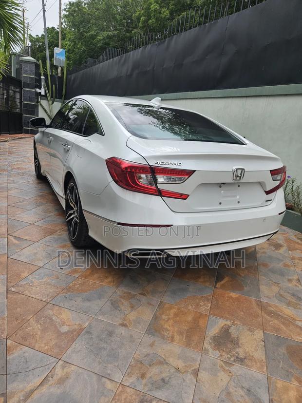 Honda Accord Touring 2.0T 2021 White