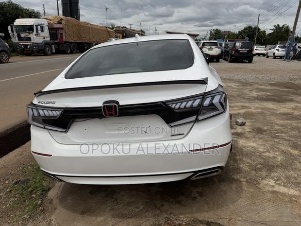 Honda Accord 2018 White