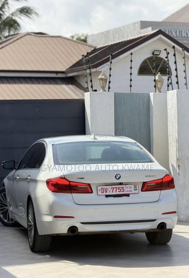 BMW 330i 2019 White
