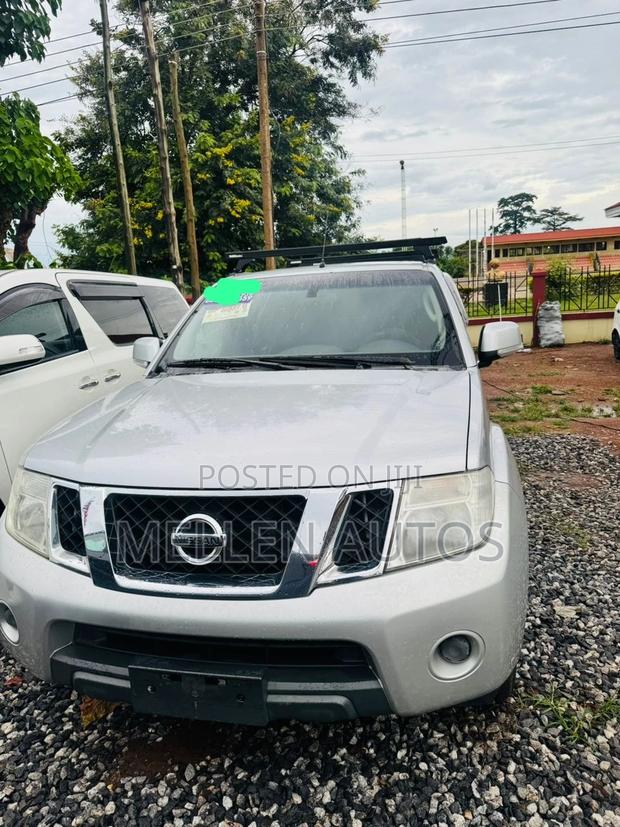 Nissan Navara 2012 Silver