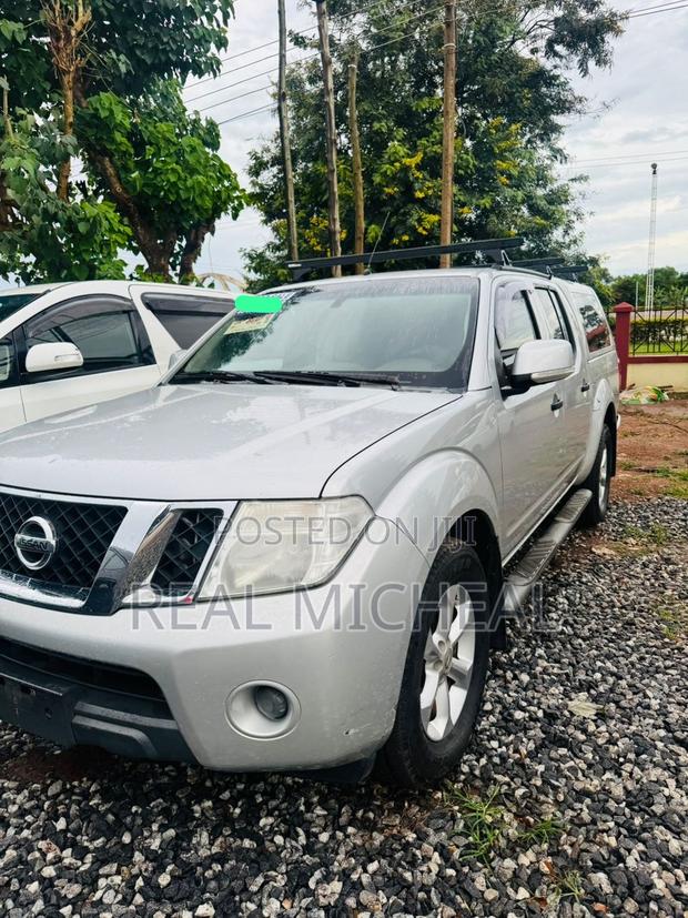 Nissan Navara 2012 Silver