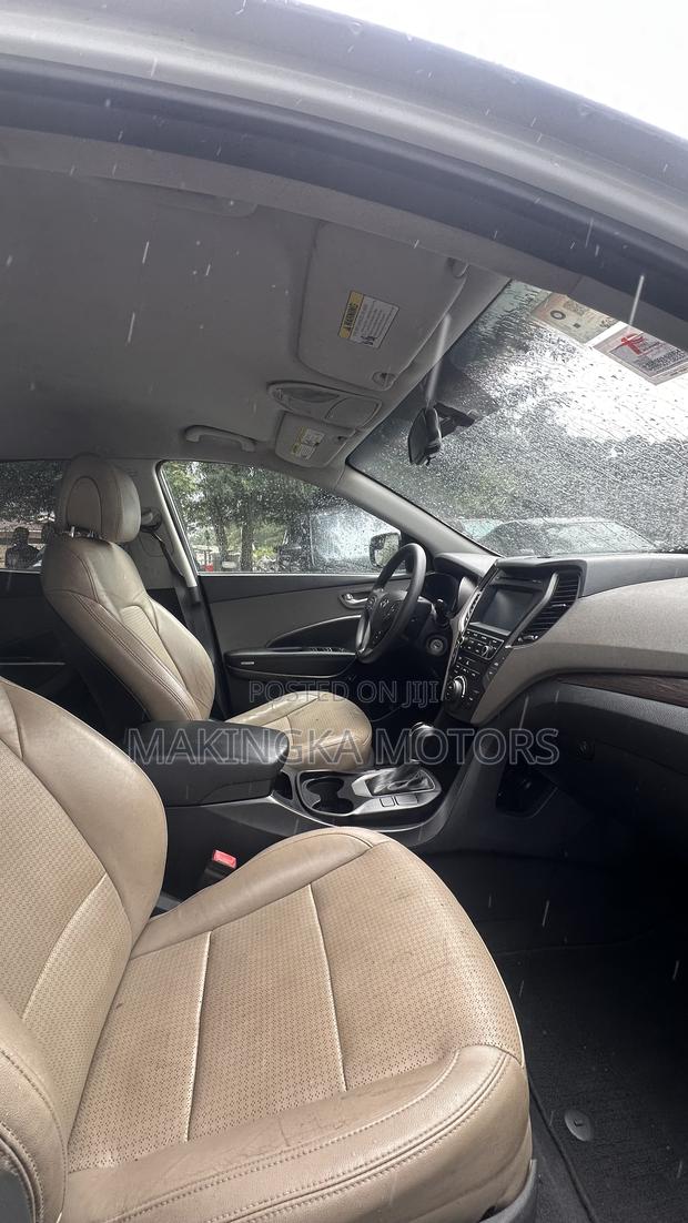 Hyundai Santa Fe SE AWD 2017 White