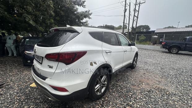 Hyundai Santa Fe SE AWD 2017 White