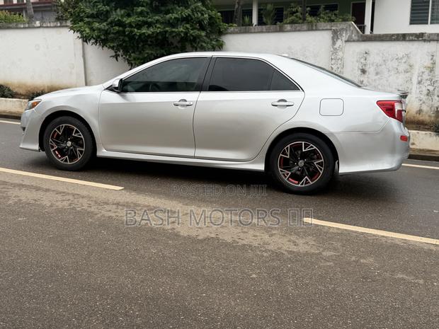 Toyota Camry SE 4dr Sedan (2.5L 4cyl 6A) 2014 Silver