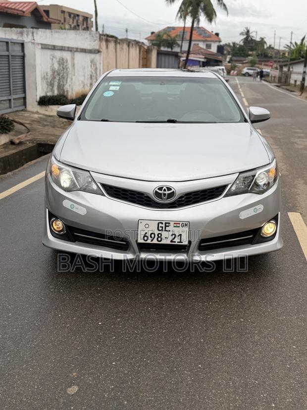 Toyota Camry SE 4dr Sedan (2.5L 4cyl 6A) 2014 Silver