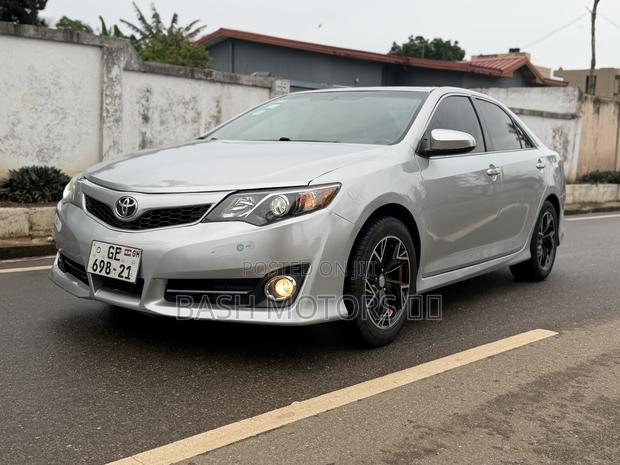 Toyota Camry SE 4dr Sedan (2.5L 4cyl 6A) 2014 Silver