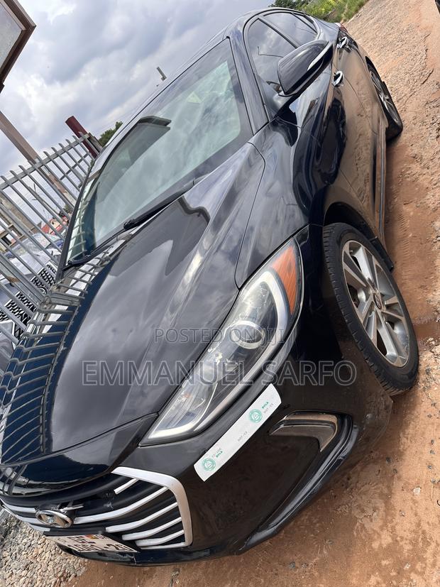 Hyundai Elantra Limited Sedan FWD (2.0L 4cyl 6A) 2017 Black