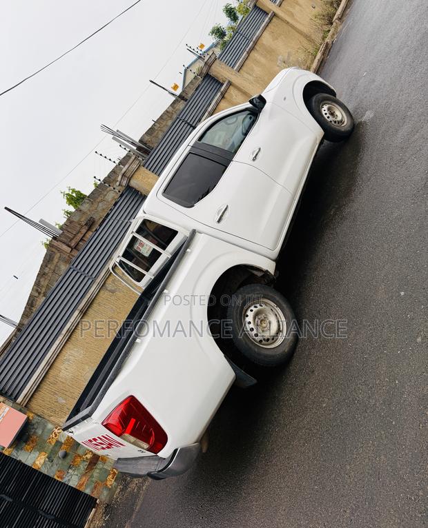 Nissan Navara 2017 White