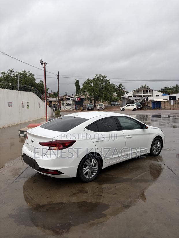 Hyundai Elantra 2019 White