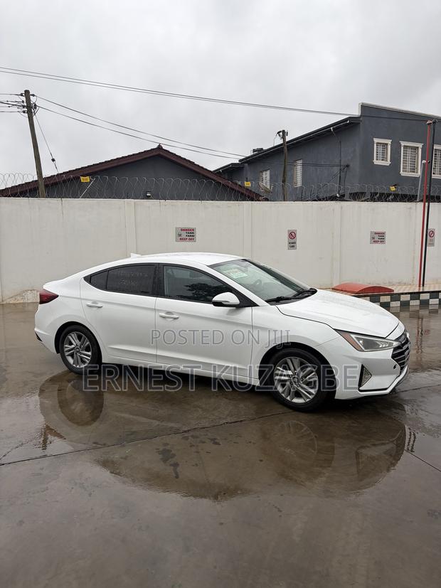 Hyundai Elantra 2019 White