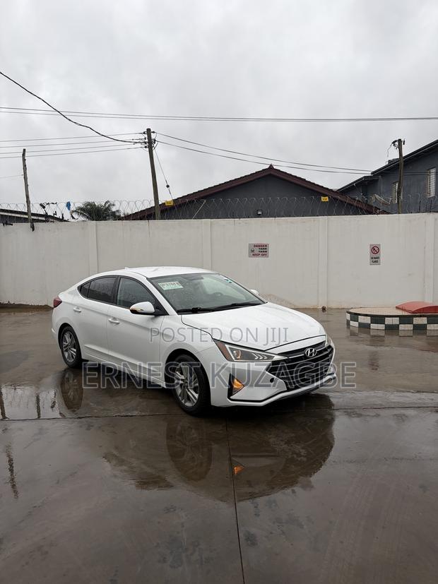 Hyundai Elantra 2019 White