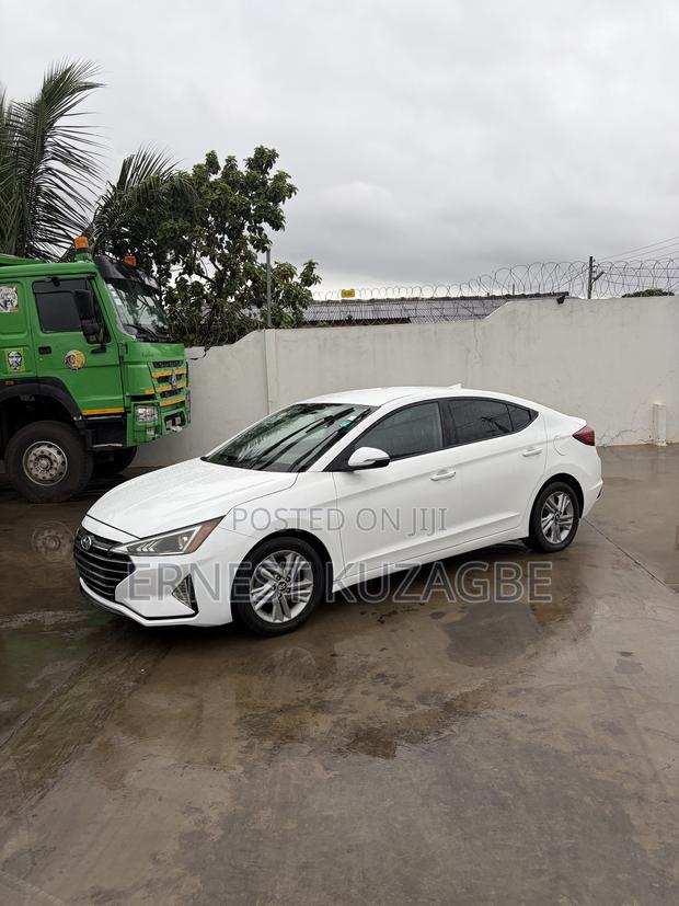 Hyundai Elantra 2019 White