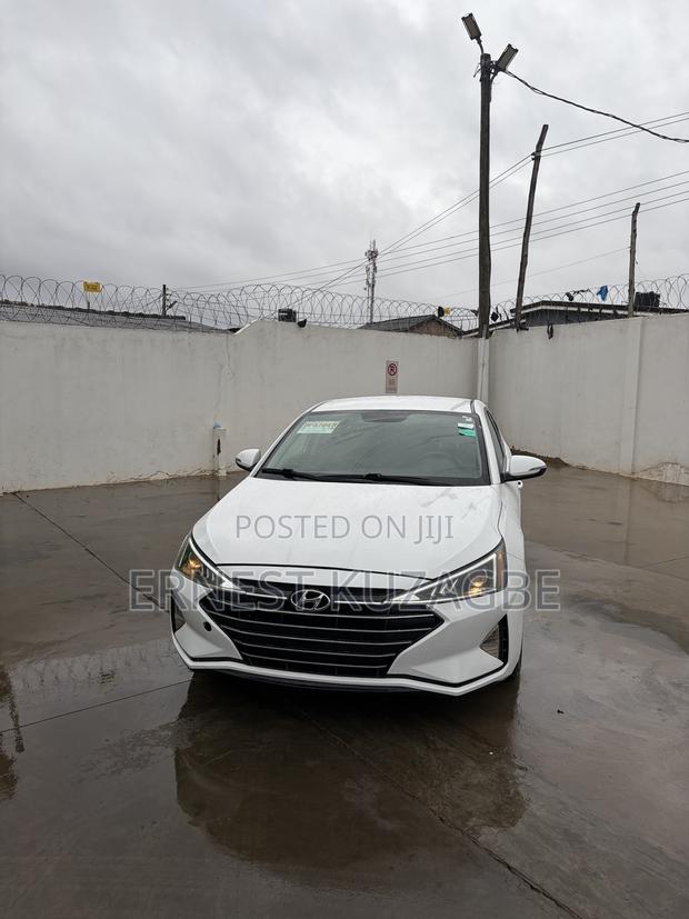 Hyundai Elantra 2019 White