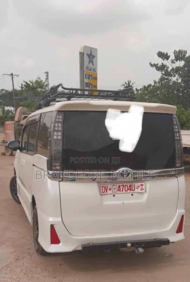Toyota Voxy 2015 White