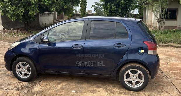Toyota Vitz 1.3 FWD 5dr 2010 Blue