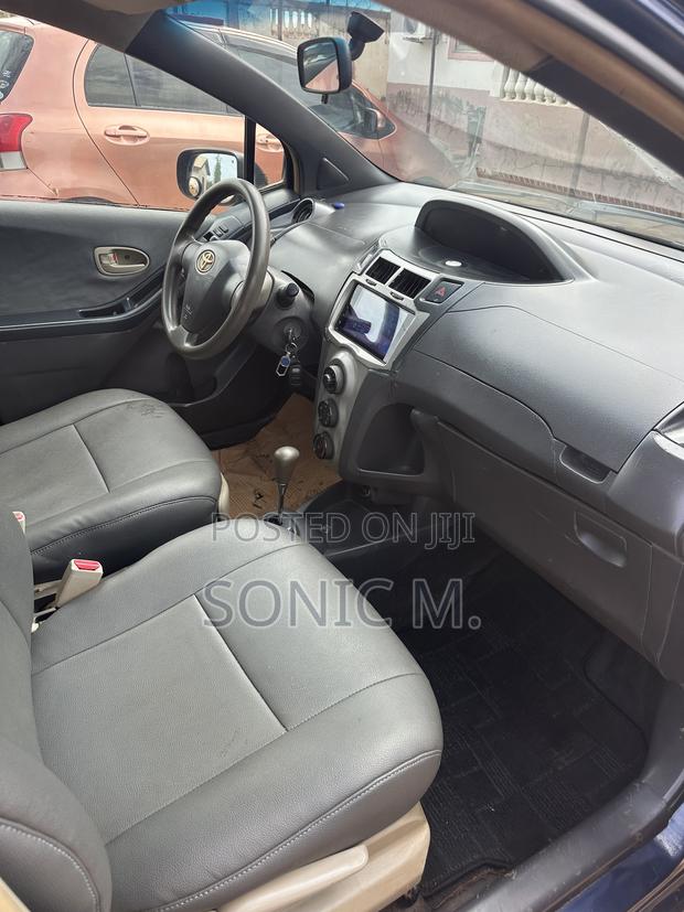 Toyota Vitz 1.3 FWD 5dr 2010 Blue