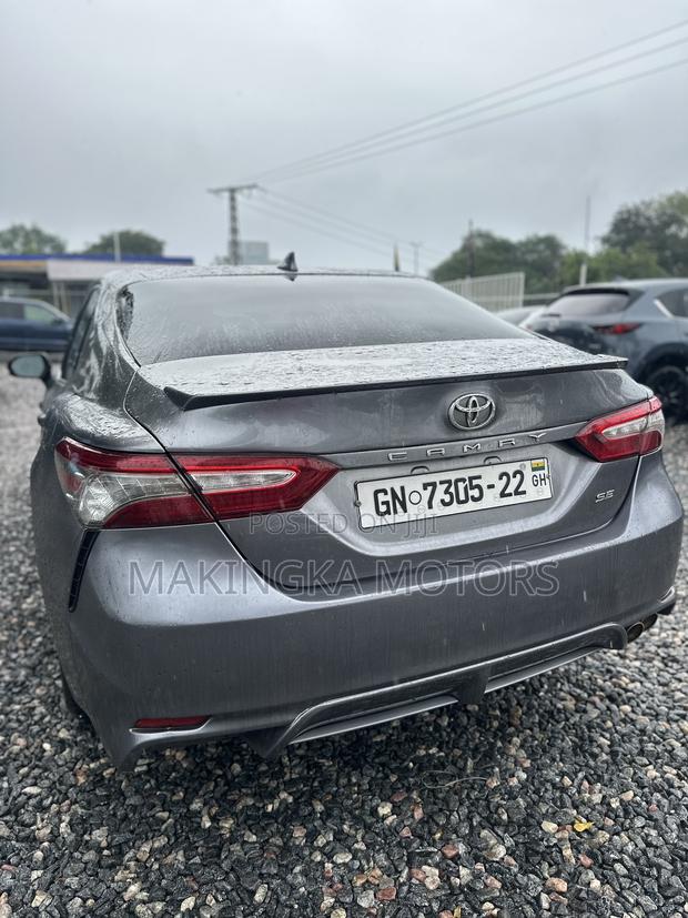 Toyota Camry SE (2.5L 4cyl 8A) 2019 Silver
