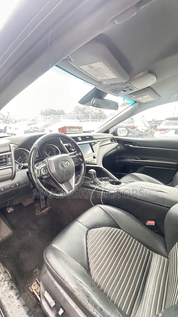 Toyota Camry SE (2.5L 4cyl 8A) 2019 Silver