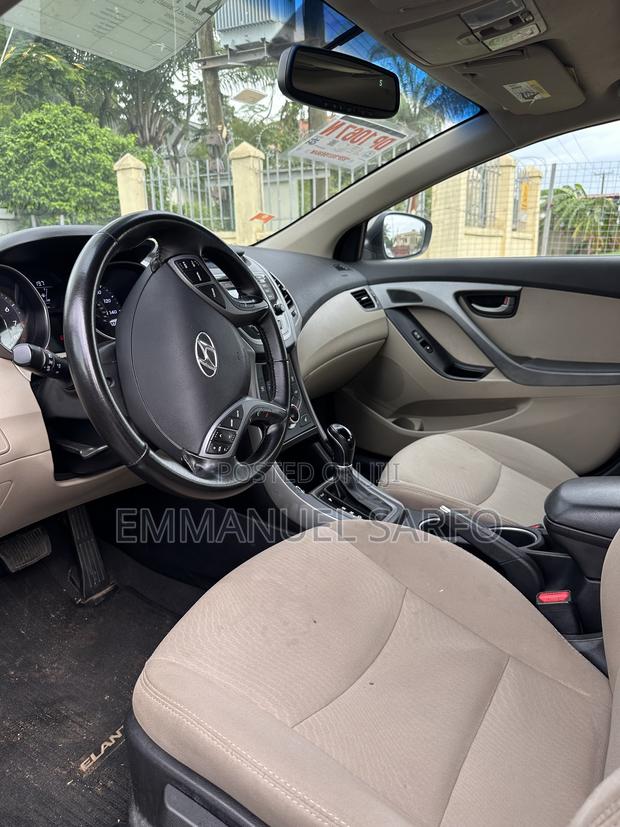 Hyundai Elantra Limited Sedan FWD (1.8L 4cyl 6A) 2016 Gold