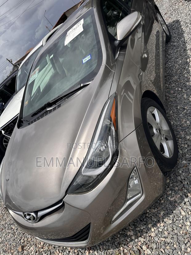 Hyundai Elantra Limited Sedan FWD (1.8L 4cyl 6A) 2016 Gold