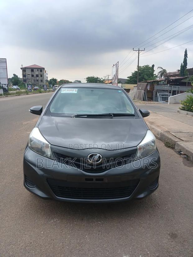 Toyota Vitz 1.3 AWD 5dr 2013 Gray