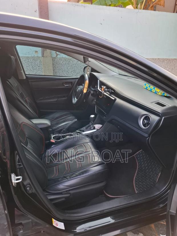 Toyota Corolla SE (1.8L 4cyl 2A) 2018 Blue