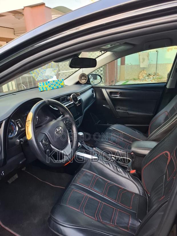 Toyota Corolla SE (1.8L 4cyl 2A) 2018 Blue