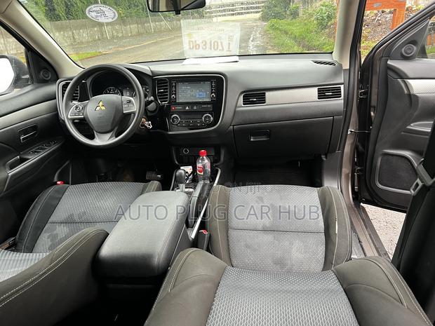 Mitsubishi Outlander 2018 Brown